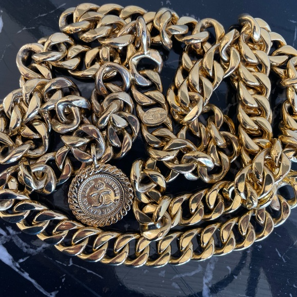 VINTAGE CHANEL GOLD CHAIN BELT - Picture 3 of 4